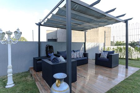 Casa de condomínio para alugar com 800m², 3 quartos e 9 vagasQuintal