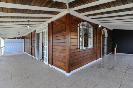 Casa de condomínio para alugar com 800m², 3 quartos e 9 vagasVaranda
