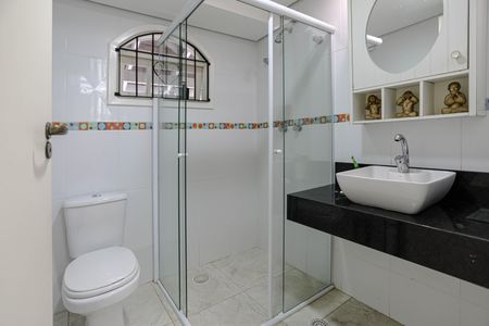 Casa de condomínio para alugar com 800m², 3 quartos e 9 vagasBanheiro - Quarto 3 - Suíte