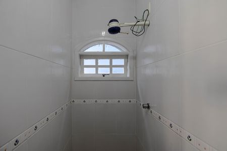 Casa de condomínio para alugar com 800m², 3 quartos e 9 vagasBanheiro - Dispensa