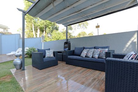 Casa de condomínio para alugar com 800m², 3 quartos e 9 vagasQuintal