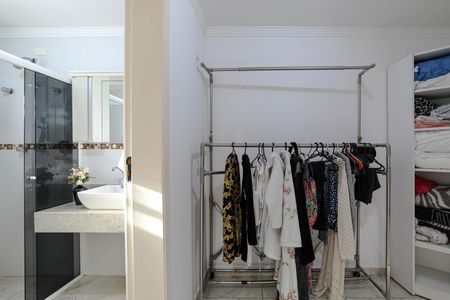 Casa de condomínio para alugar com 800m², 3 quartos e 9 vagasCloset - Quarto 1 - Suíte
