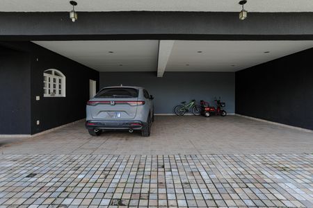 Casa de condomínio para alugar com 800m², 3 quartos e 9 vagasGaragem