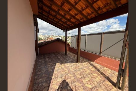 Casa à venda com 222m², 3 quartos e 2 vagasÁrea comum