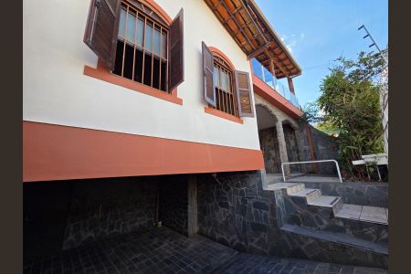 Casa à venda com 222m², 3 quartos e 2 vagasFachada
