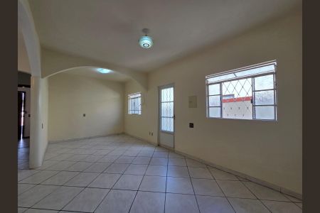 Casa à venda com 222m², 3 quartos e 2 vagasSala