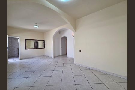Casa à venda com 222m², 3 quartos e 2 vagasSala