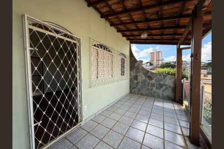 Casa à venda com 222m², 3 quartos e 2 vagasÁrea comum