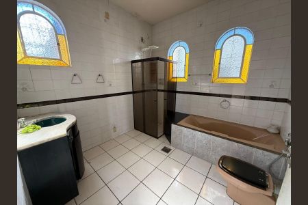 Casa à venda com 222m², 3 quartos e 2 vagasBanheiro da Suíte