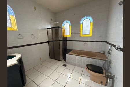 Casa à venda com 222m², 3 quartos e 2 vagasBanheiro da Suíte