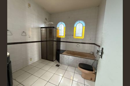 Casa à venda com 222m², 3 quartos e 2 vagasBanheiro da Suíte