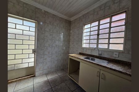 Casa à venda com 222m², 3 quartos e 2 vagasCozinha