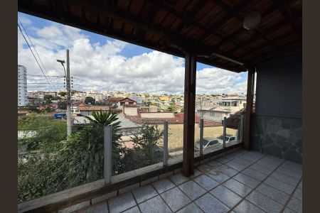 Casa à venda com 222m², 3 quartos e 2 vagasÁrea comum