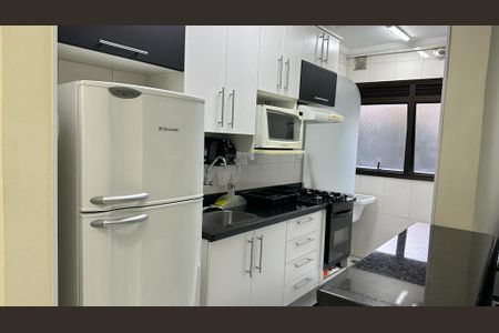 Cozinha de apartamento à venda com 2 quartos, 56m² em Itaim Bibi, São Paulo