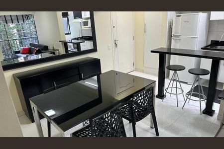 Cozinha de apartamento à venda com 2 quartos, 56m² em Itaim Bibi, São Paulo