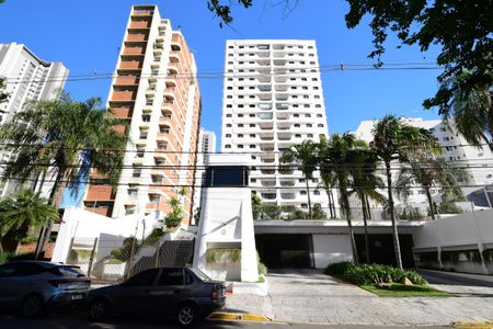 Apartamento à venda com 198m², 4 quartos e 2 vagasFachada e portaria