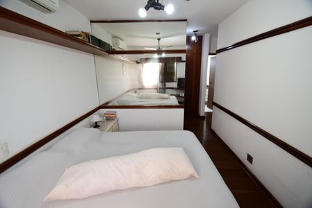 Apartamento à venda com 198m², 4 quartos e 2 vagasQuarto 4 - Suíte