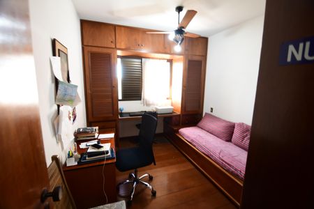 Apartamento à venda com 198m², 4 quartos e 2 vagasQuarto 3