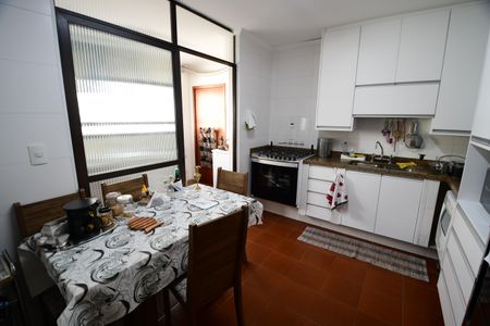 Apartamento à venda com 198m², 4 quartos e 2 vagasCozinha