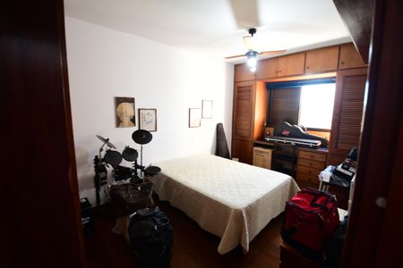 Apartamento à venda com 198m², 4 quartos e 2 vagasQuarto 2