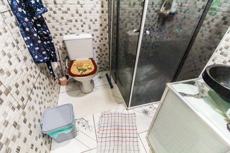 Banheiro de casa para alugar com 3 quartos, 70m² em Parque Guaianazes, São Paulo