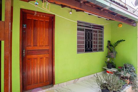 Casa de condomínio à venda com 70m², 2 quartos e 1 vagaEntrada