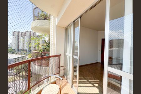 Apartamento para alugar com 105m², 3 quartos e 2 vagasVaranda