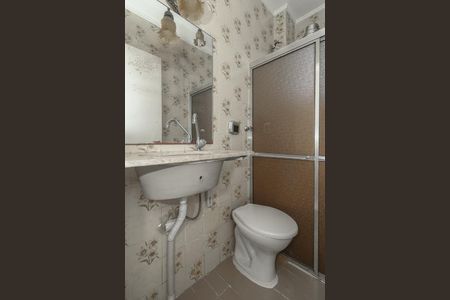 Banheiro de apartamento para alugar com 1 quarto, 36m² em Vila Jardim, Porto Alegre