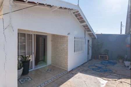 Casa para alugar com 128m², 2 quartos e 1 vaga Casa para alugar com 128m², 2 quartos e 1 vagaFachada