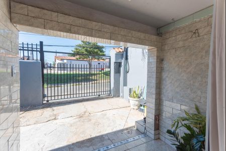 Casa para alugar com 128m², 2 quartos e 1 vaga Casa para alugar com 128m², 2 quartos e 1 vagaVaranda