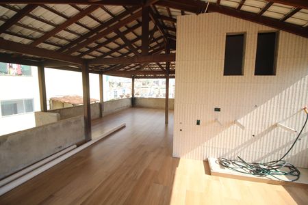 Casa à venda com 305m², 3 quartos e 2 vagasTerraço