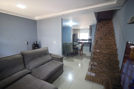 Casa à venda com 305m², 3 quartos e 2 vagasSala