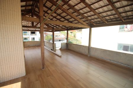 Casa à venda com 305m², 3 quartos e 2 vagasTerraço