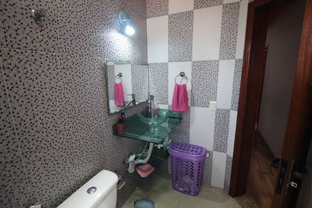 Casa à venda com 305m², 3 quartos e 2 vagasBanheiro 2