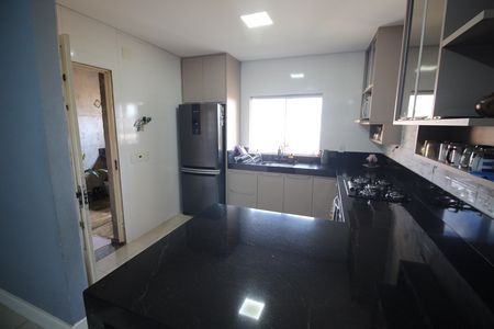 Casa à venda com 305m², 3 quartos e 2 vagasCozinha