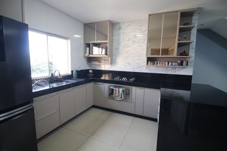 Casa à venda com 305m², 3 quartos e 2 vagasCozinha