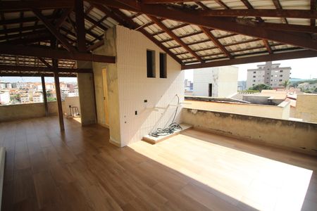 Casa à venda com 305m², 3 quartos e 2 vagasTerraço