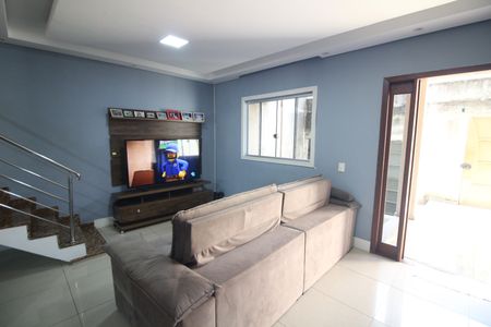 Casa à venda com 305m², 3 quartos e 2 vagasSala