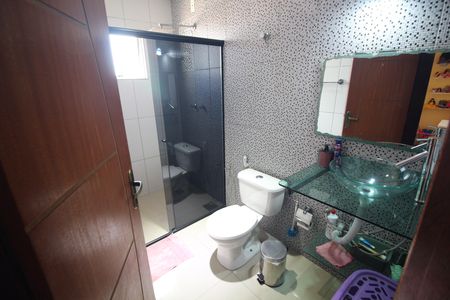 Casa à venda com 305m², 3 quartos e 2 vagasBanheiro 2