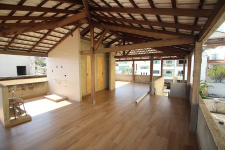 Casa à venda com 305m², 3 quartos e 2 vagasTerraço