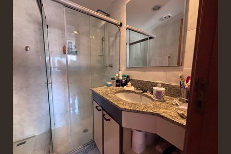 Apartamento à venda com 221m², 3 quartos e 4 vagas Apartamento à venda com 221m², 3 quartos e 4 vagasBanheiro do Quarto 1