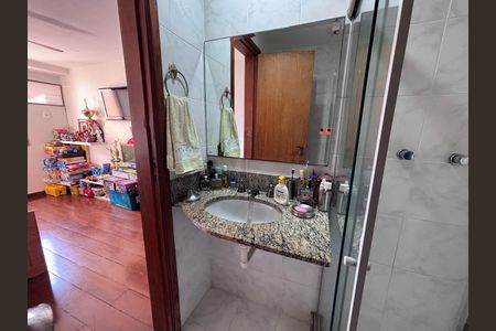 Apartamento à venda com 221m², 3 quartos e 4 vagas Apartamento à venda com 221m², 3 quartos e 4 vagasBanheiro do Quarto 2