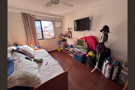Apartamento à venda com 221m², 3 quartos e 4 vagas Apartamento à venda com 221m², 3 quartos e 4 vagasQuarto 2