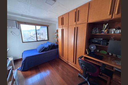 Apartamento à venda com 221m², 3 quartos e 4 vagas Apartamento à venda com 221m², 3 quartos e 4 vagasQuarto 1