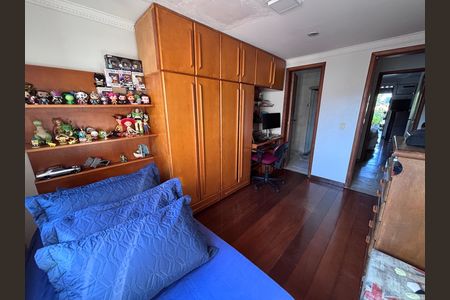 Apartamento à venda com 221m², 3 quartos e 4 vagas Apartamento à venda com 221m², 3 quartos e 4 vagasQuarto 1