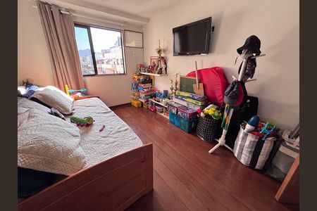 Apartamento à venda com 221m², 3 quartos e 4 vagas Apartamento à venda com 221m², 3 quartos e 4 vagasQuarto 2