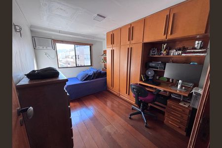 Apartamento à venda com 221m², 3 quartos e 4 vagas Apartamento à venda com 221m², 3 quartos e 4 vagasQuarto 1