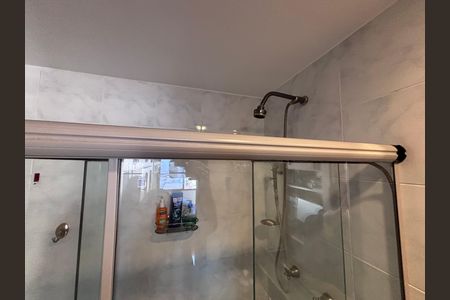 Apartamento à venda com 221m², 3 quartos e 4 vagas Apartamento à venda com 221m², 3 quartos e 4 vagasBanheiro do Quarto 1
