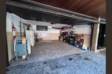 Apartamento à venda com 221m², 3 quartos e 4 vagas Apartamento à venda com 221m², 3 quartos e 4 vagasGaragem privativa