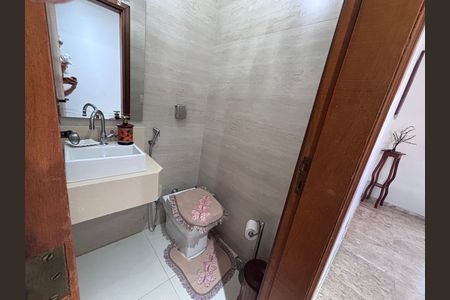 Apartamento à venda com 221m², 3 quartos e 4 vagas Apartamento à venda com 221m², 3 quartos e 4 vagasLavabo